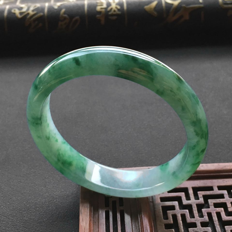 糯冰种飘绿花手镯(57.5mm)