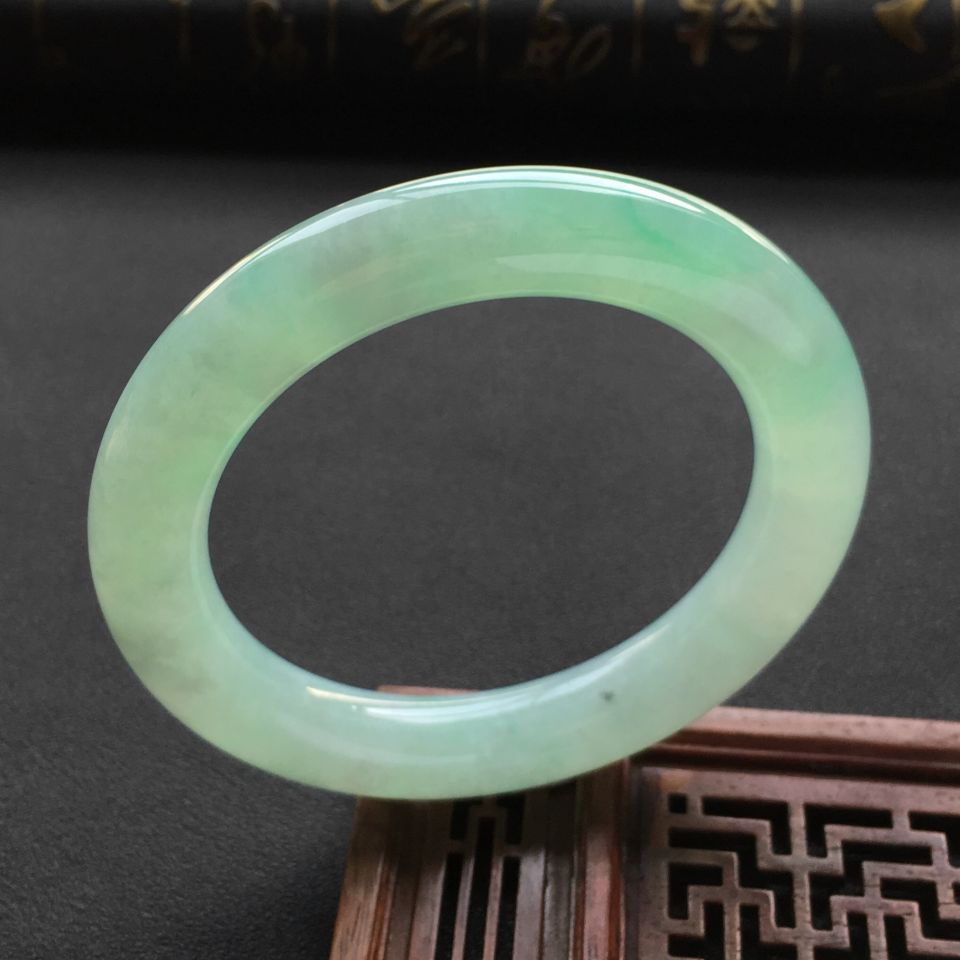 糯冰种晴水飘绿花圆条手镯(56.1mm)