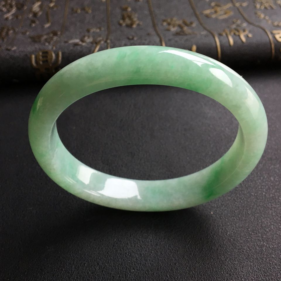 糯冰种飘翠贵妃镯(56.8mm-47.4mm)