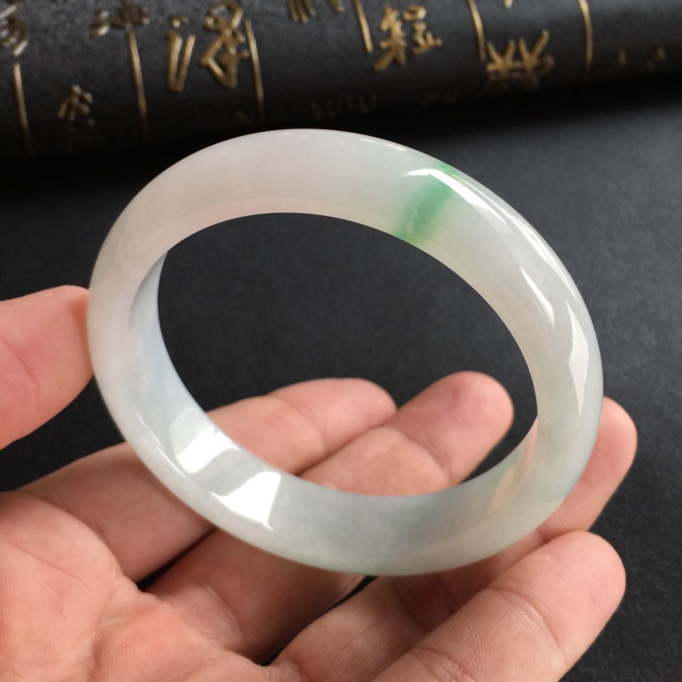 糯冰种略飘翠手镯(56.6mm)