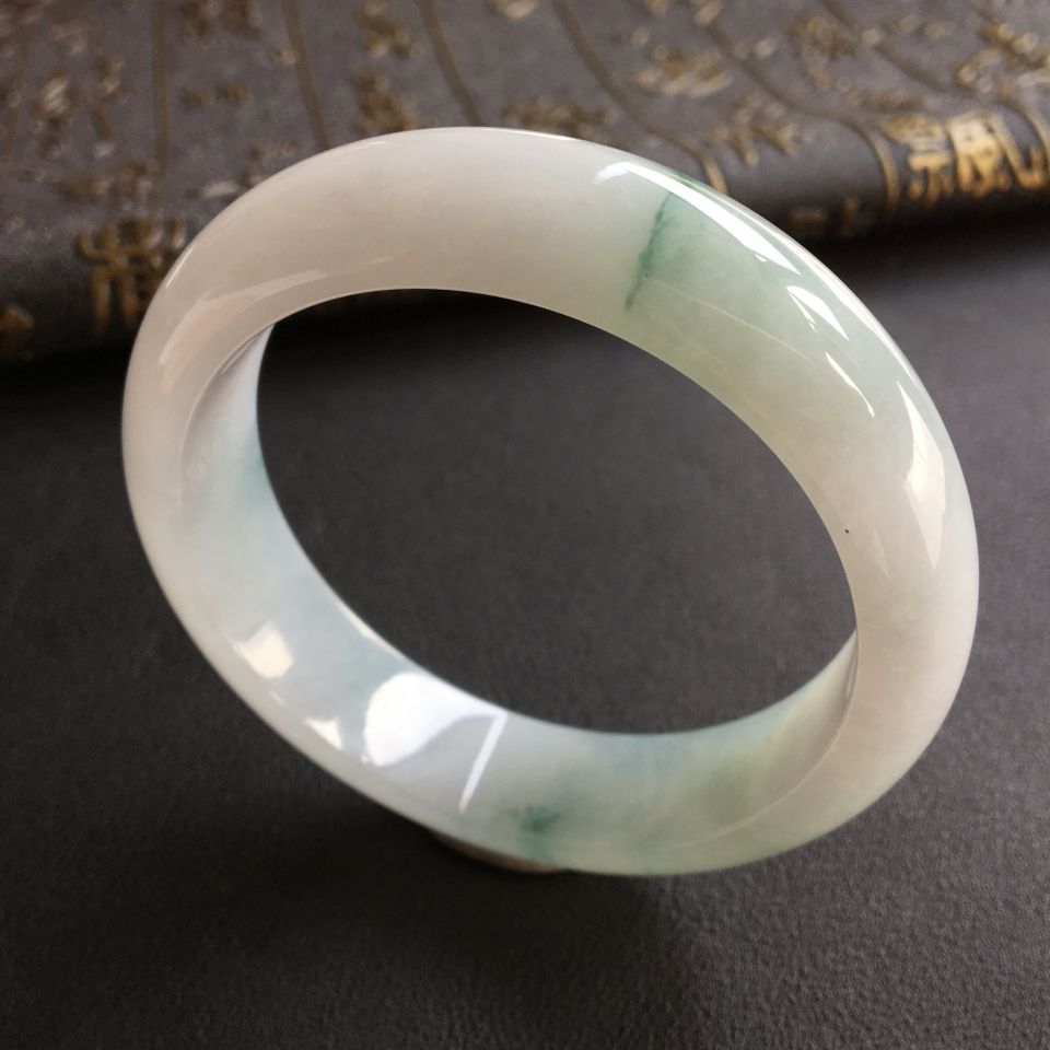 糯冰种飘花手镯(56mm)