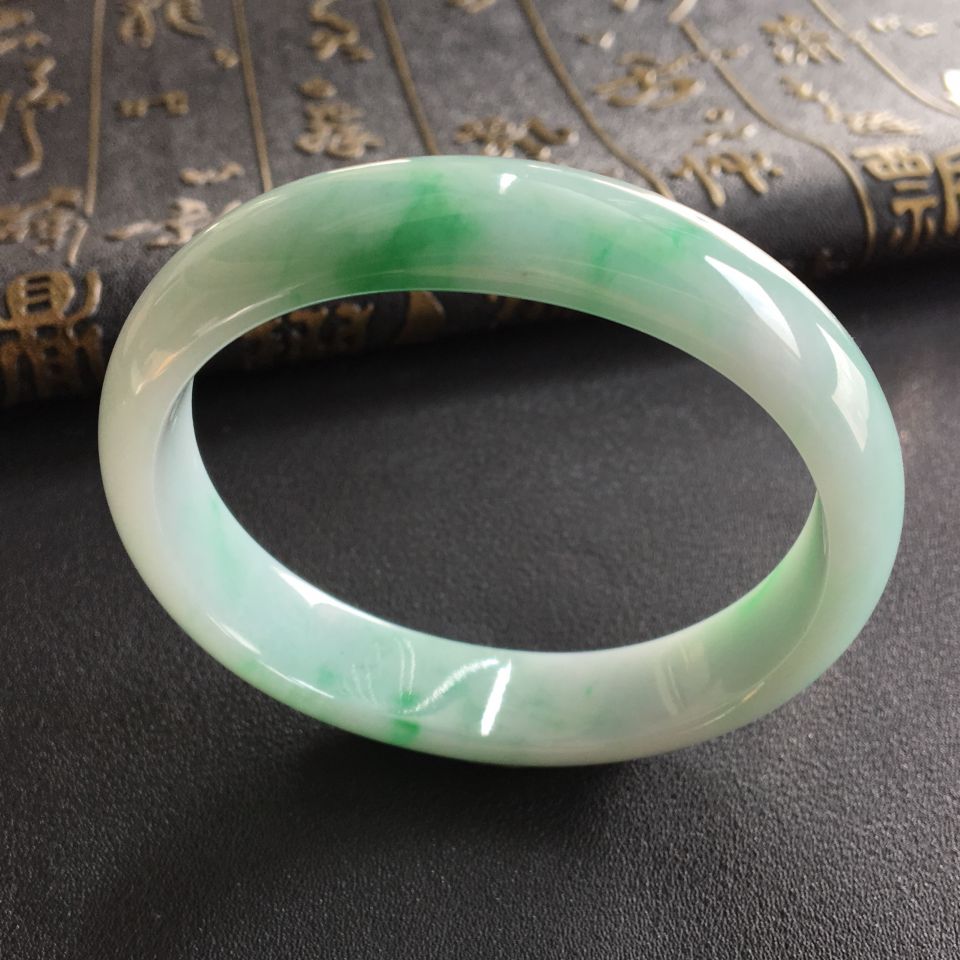 (超值推荐)糯冰种飘翠贵妃镯(56.8mm-51.2mm)