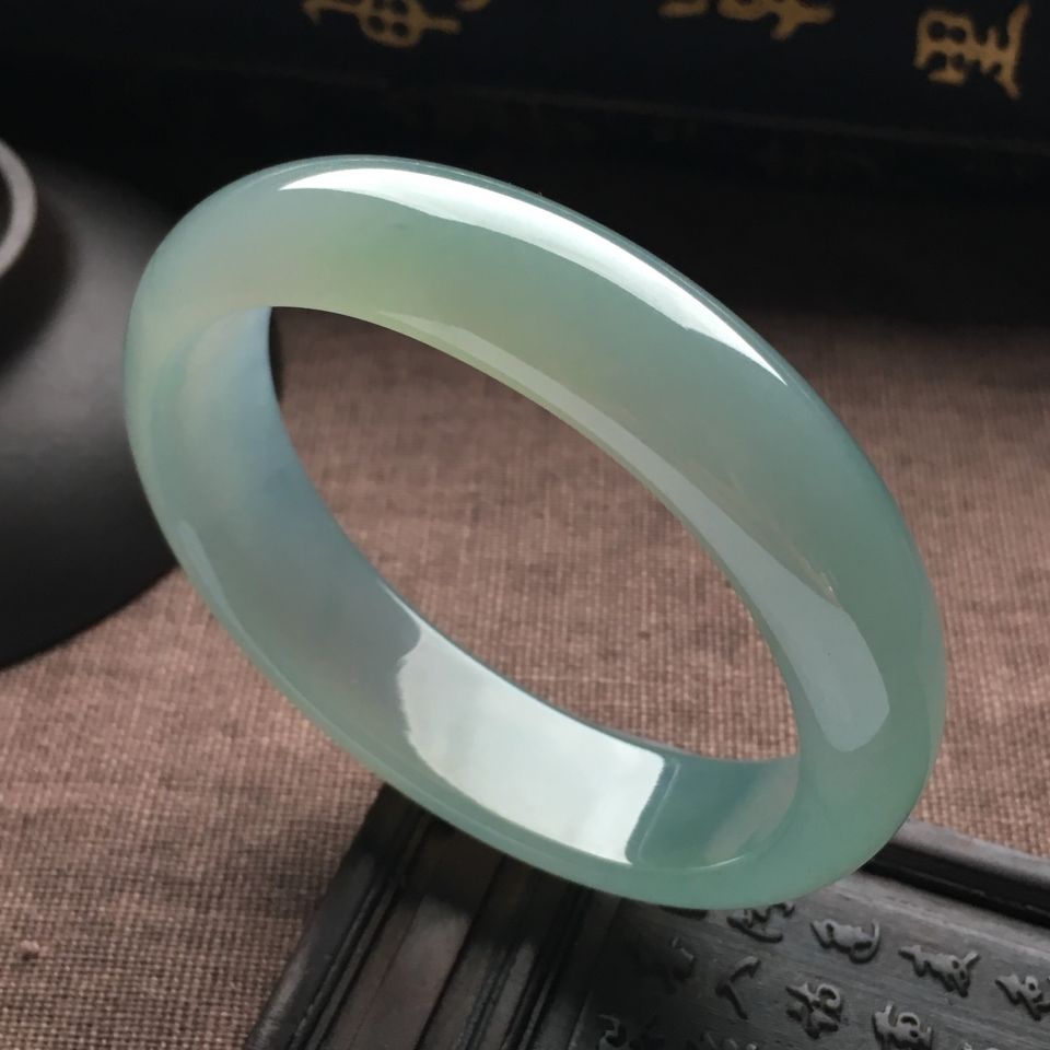 糯冰种晴水贵妃镯（53.5mm-45.6mm）