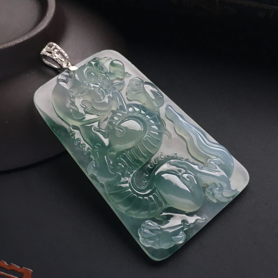 冰种飘花龙牌挂件
