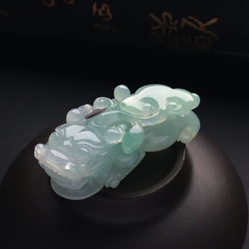 糯冰种淡晴水略飘花貔貅挂件