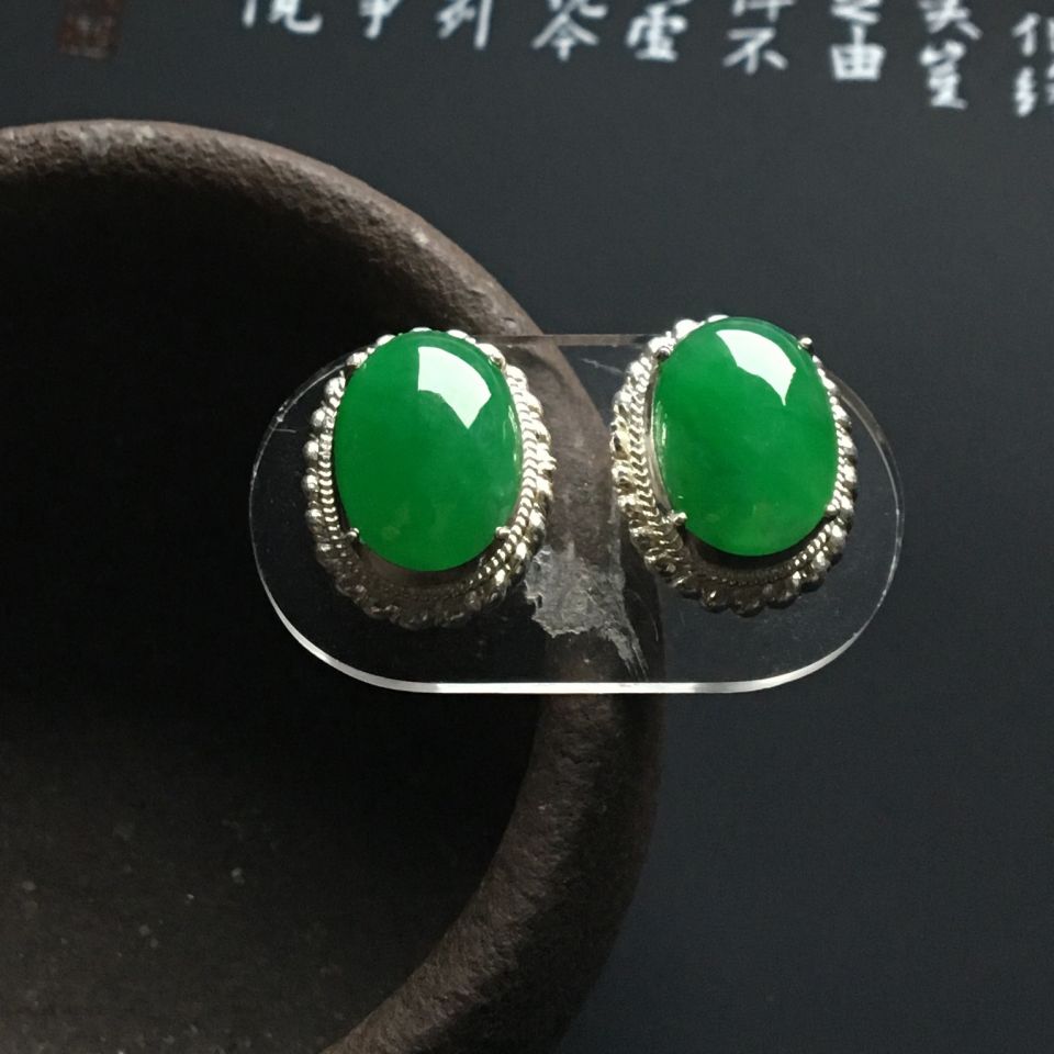 糯冰种翠色耳钉面