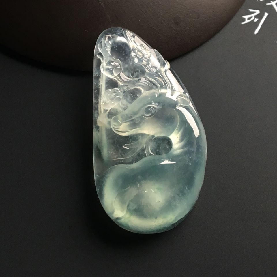 冰种淡晴水梅花鹿挂件