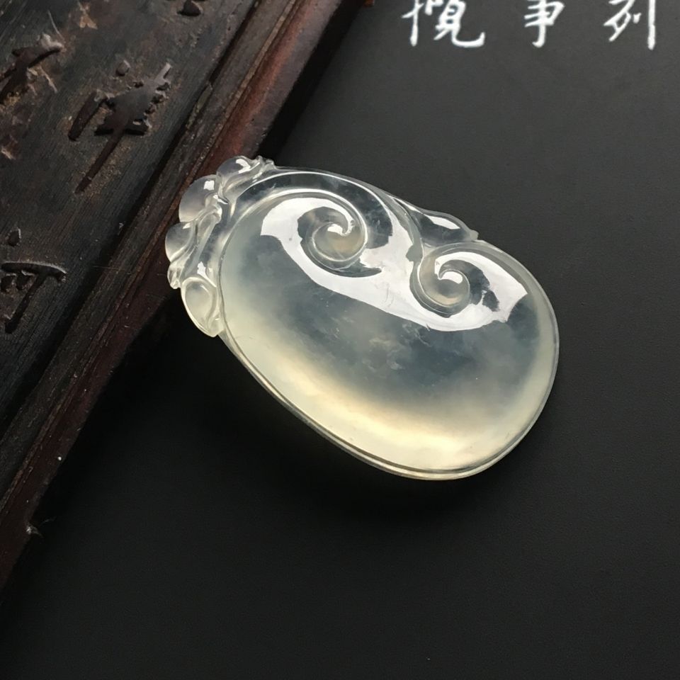 冰种淡晴水如意挂件