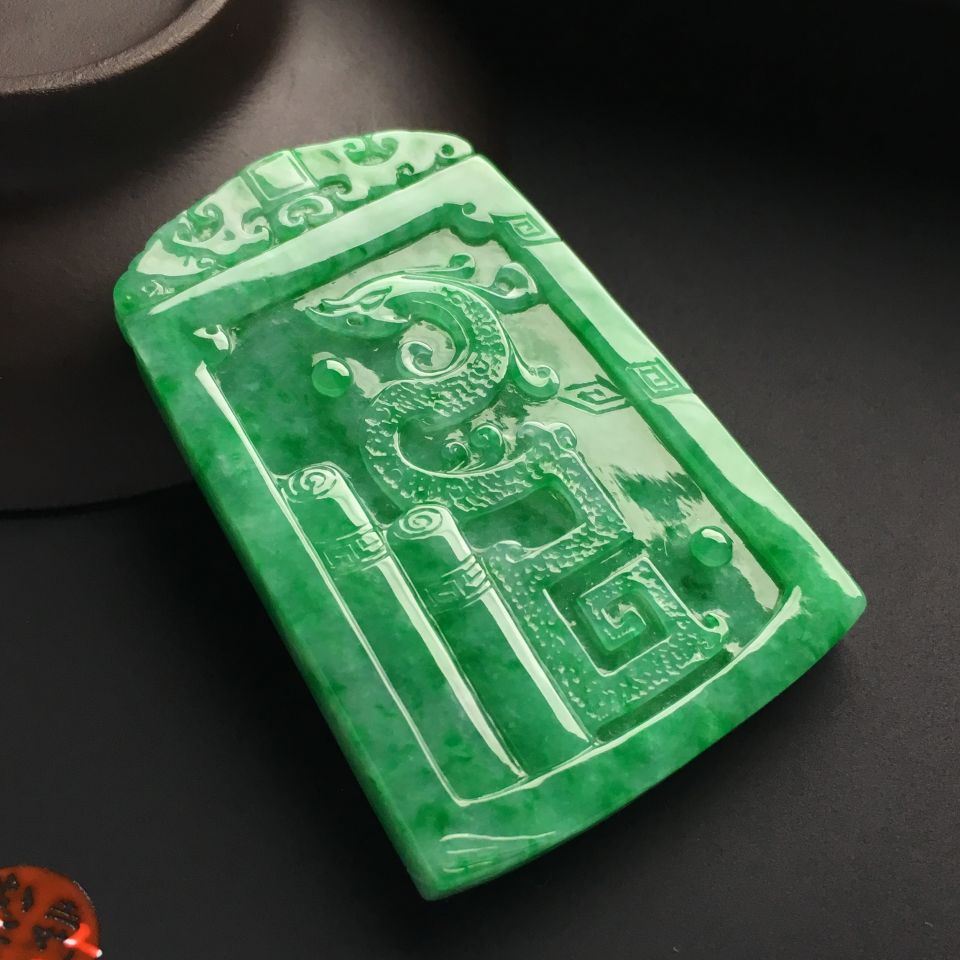 糯冰种飘翠仿古龙牌挂件