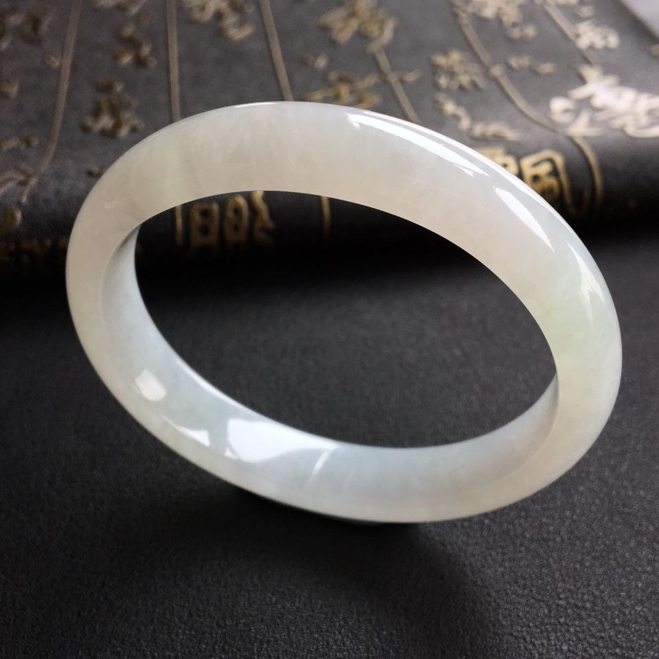 糯冰种晴水贵妃镯(54mm-47mm)
