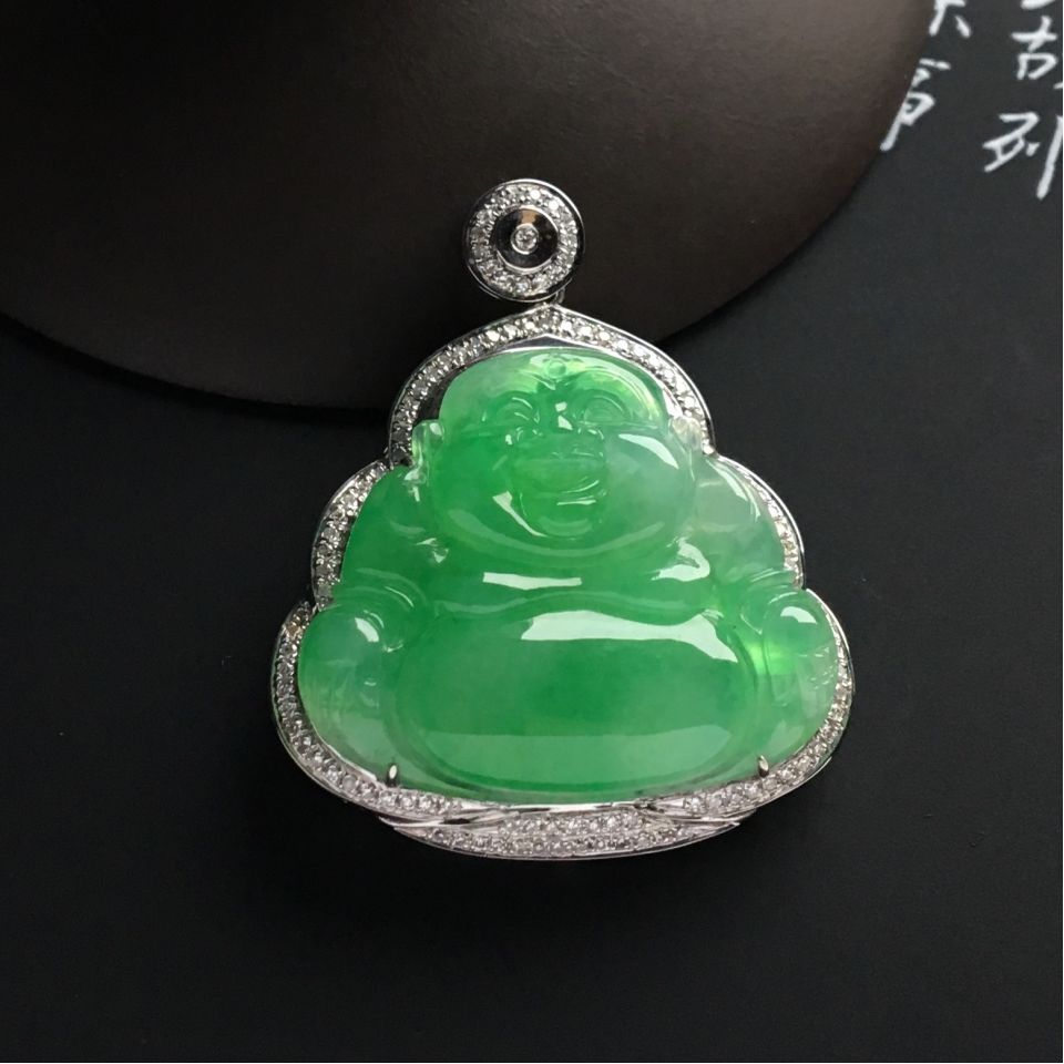 镶白金钻石冰种绿晴水玉佛胸坠
