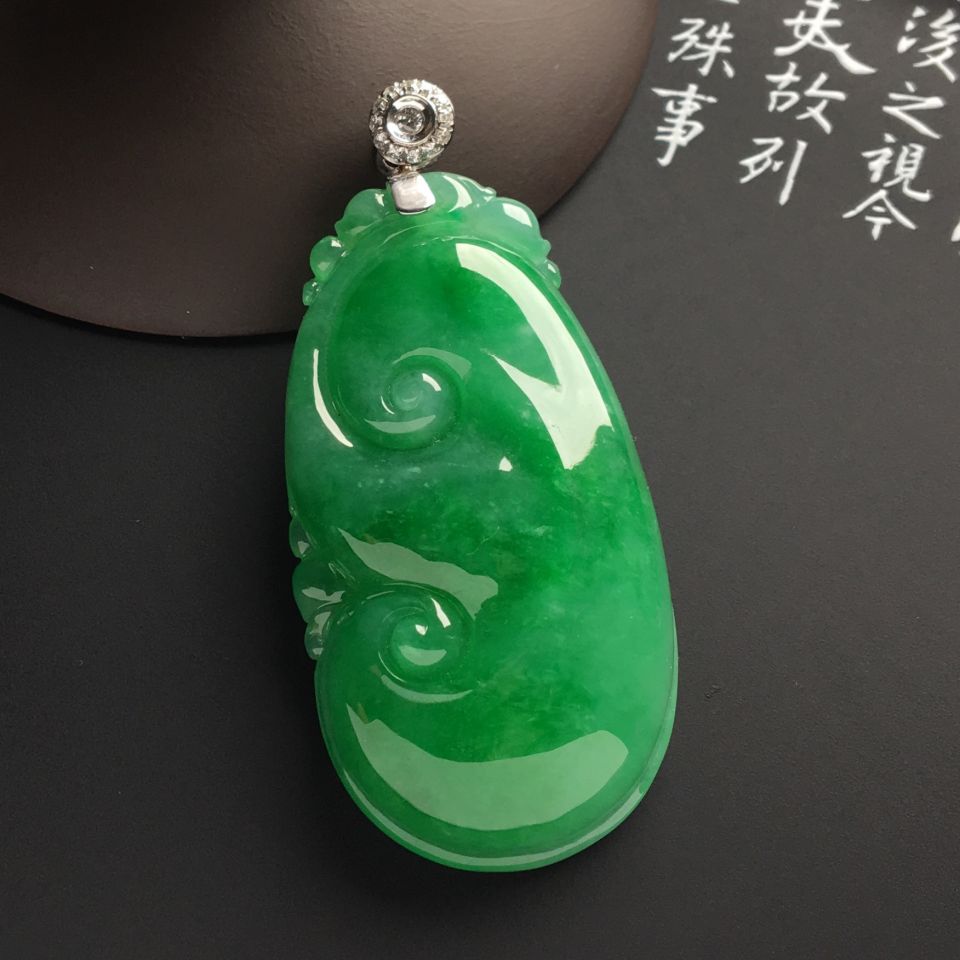 糯冰种阳绿如意挂件