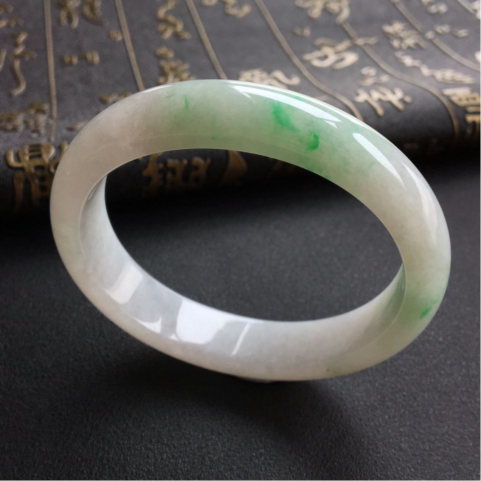 糯冰种飘翠贵妃镯(55.3mm-48.8mm)