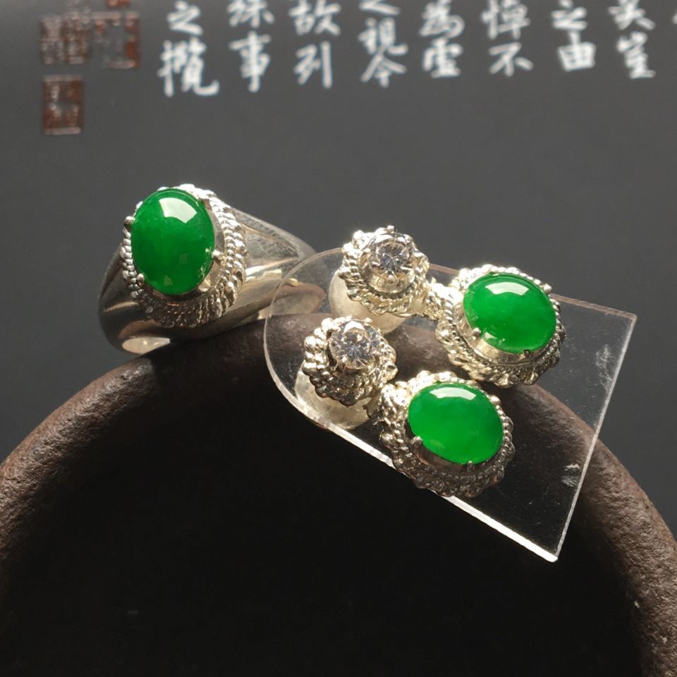 糯冰种翠色耳钉面/戒面（一套）