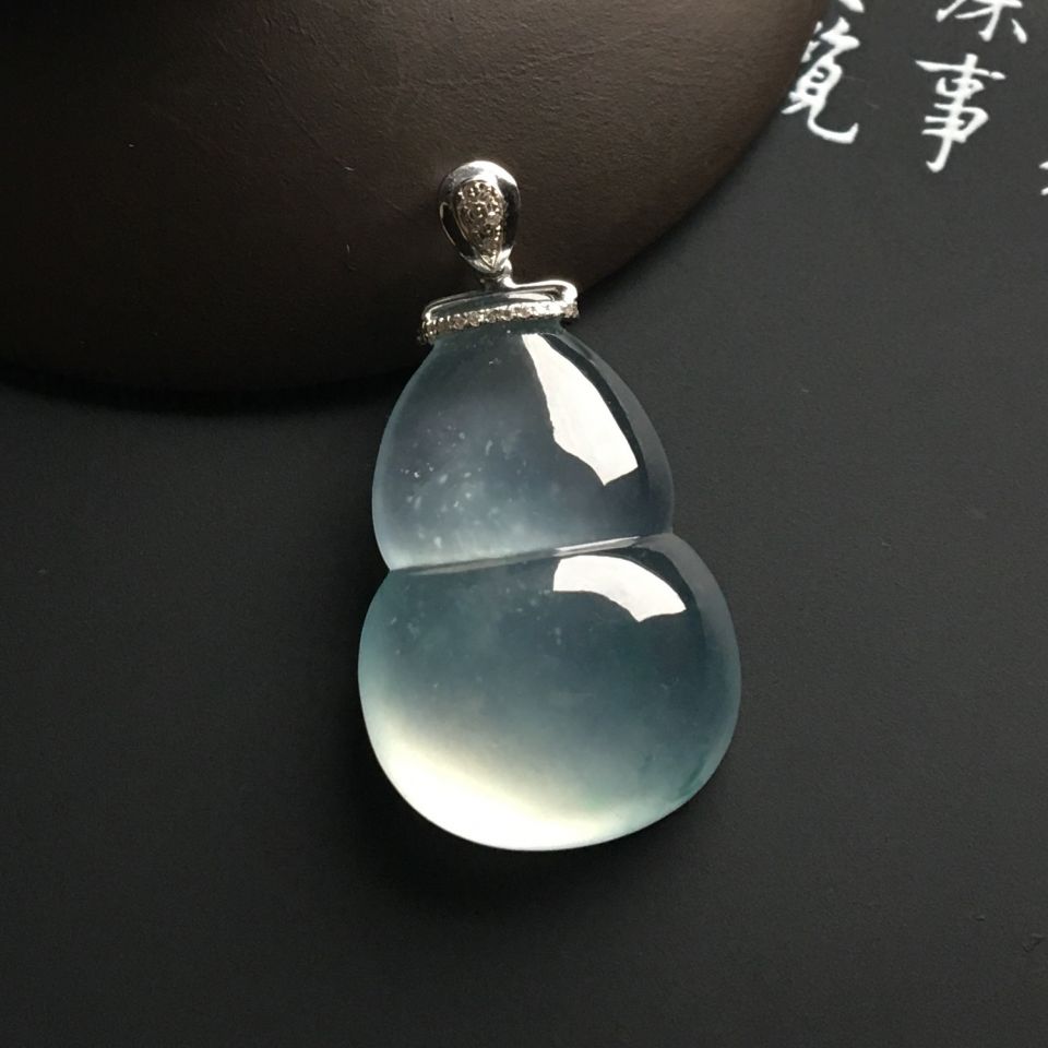 冰玻种略飘花葫芦挂件