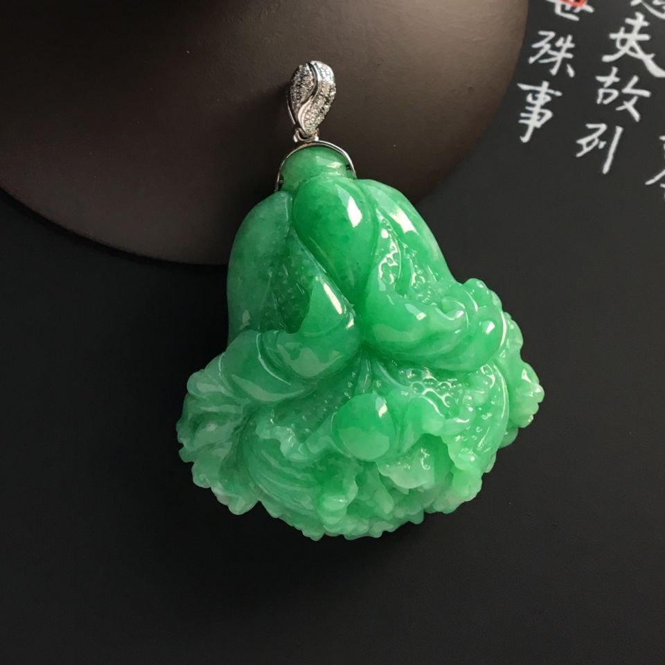 糯冰种豆绿白菜挂件