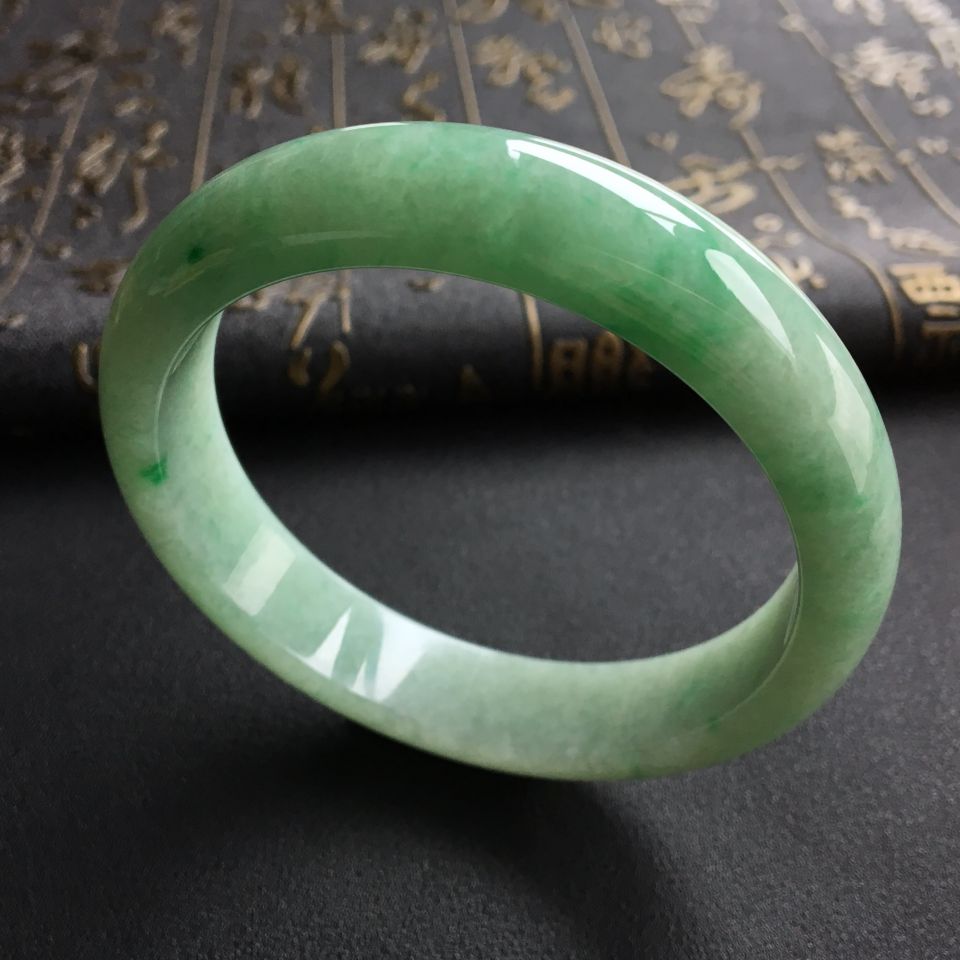 糯冰种略飘翠手镯(58.5mm)