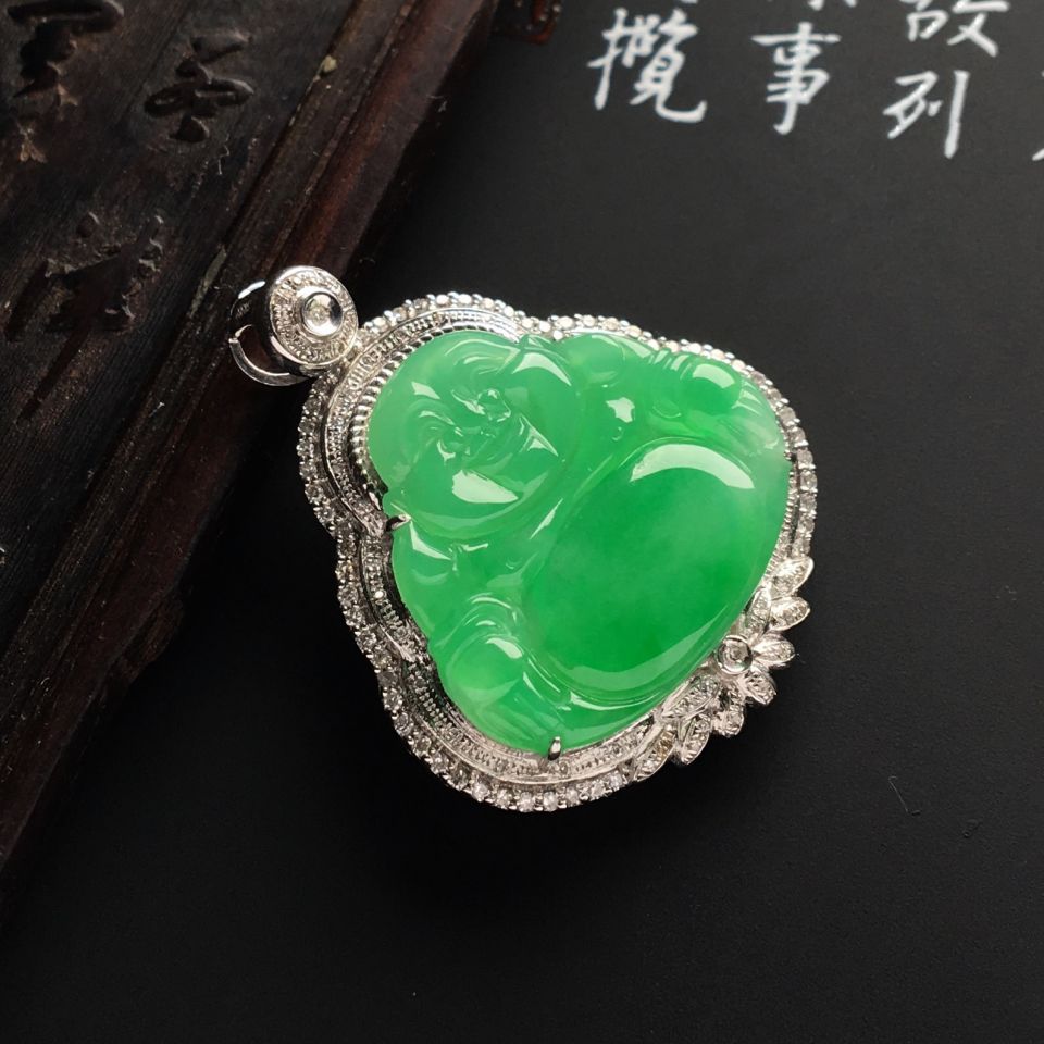 镶白金钻石糯冰种绿晴水飘翠玉佛胸坠