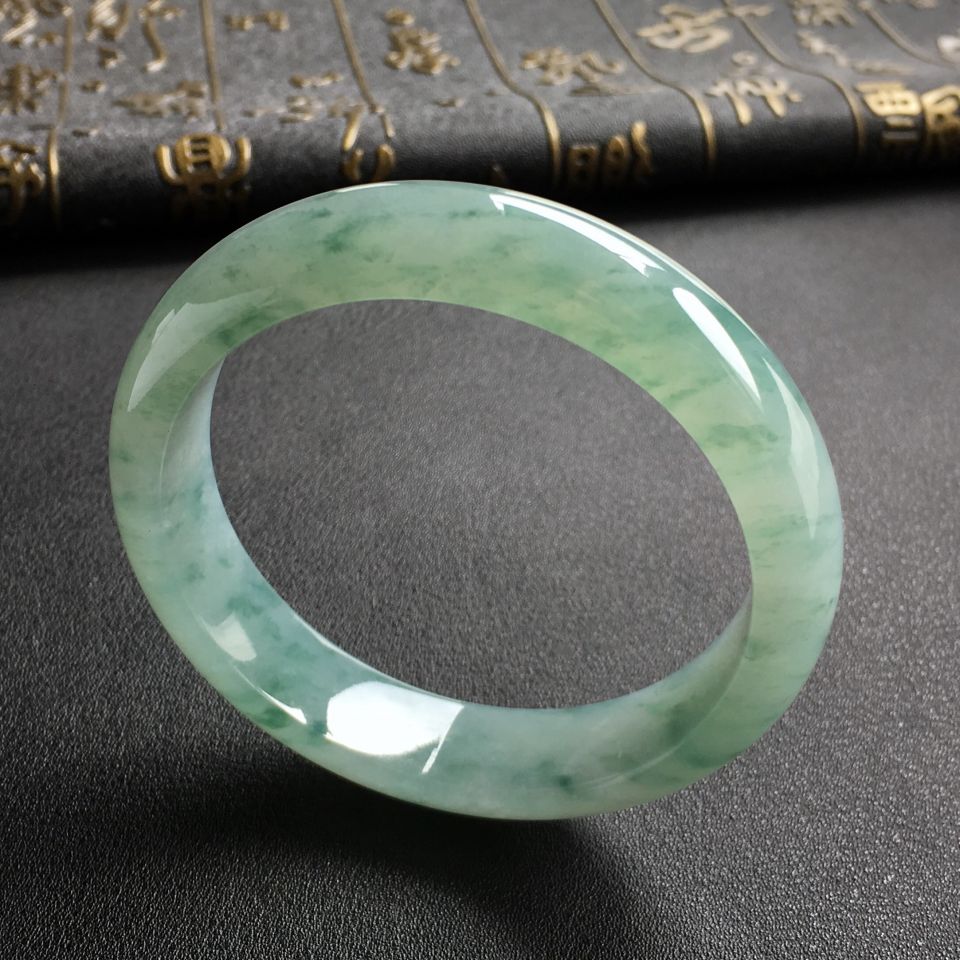 糯冰种飘花手镯(56mm)