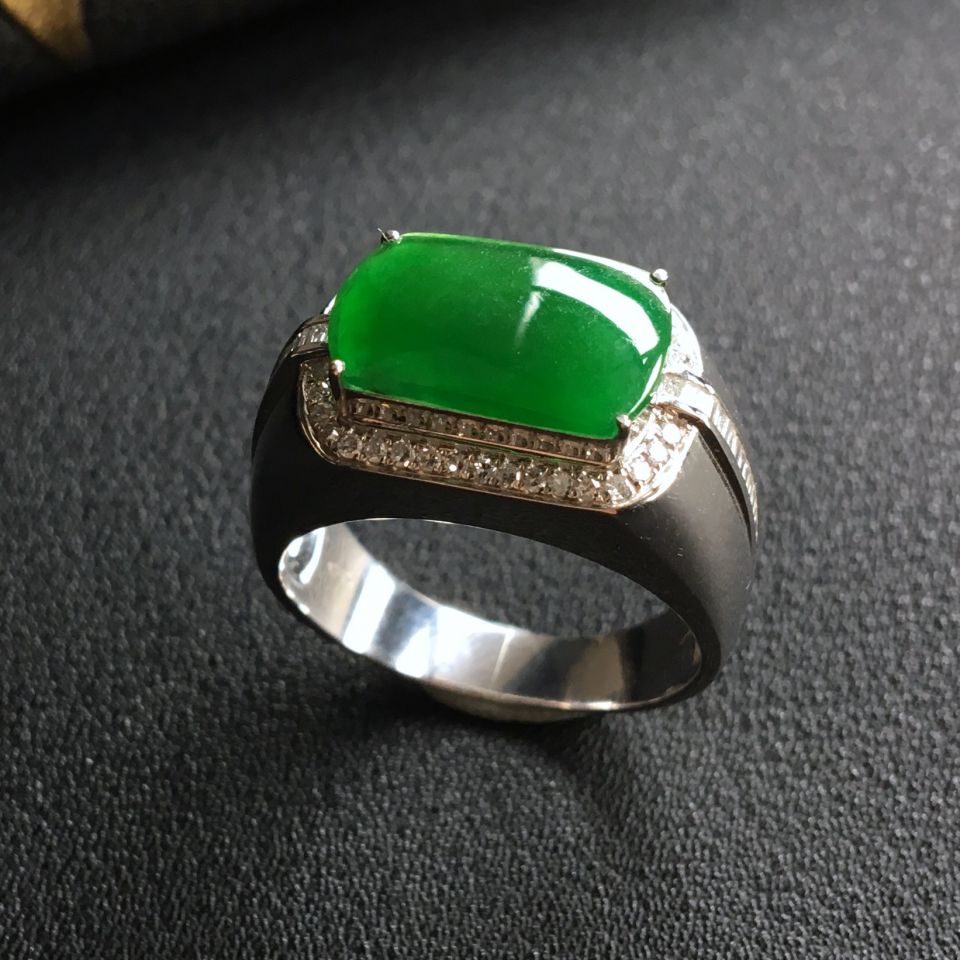 冰种阳绿镶白金钻石马鞍戒指(男戒)
