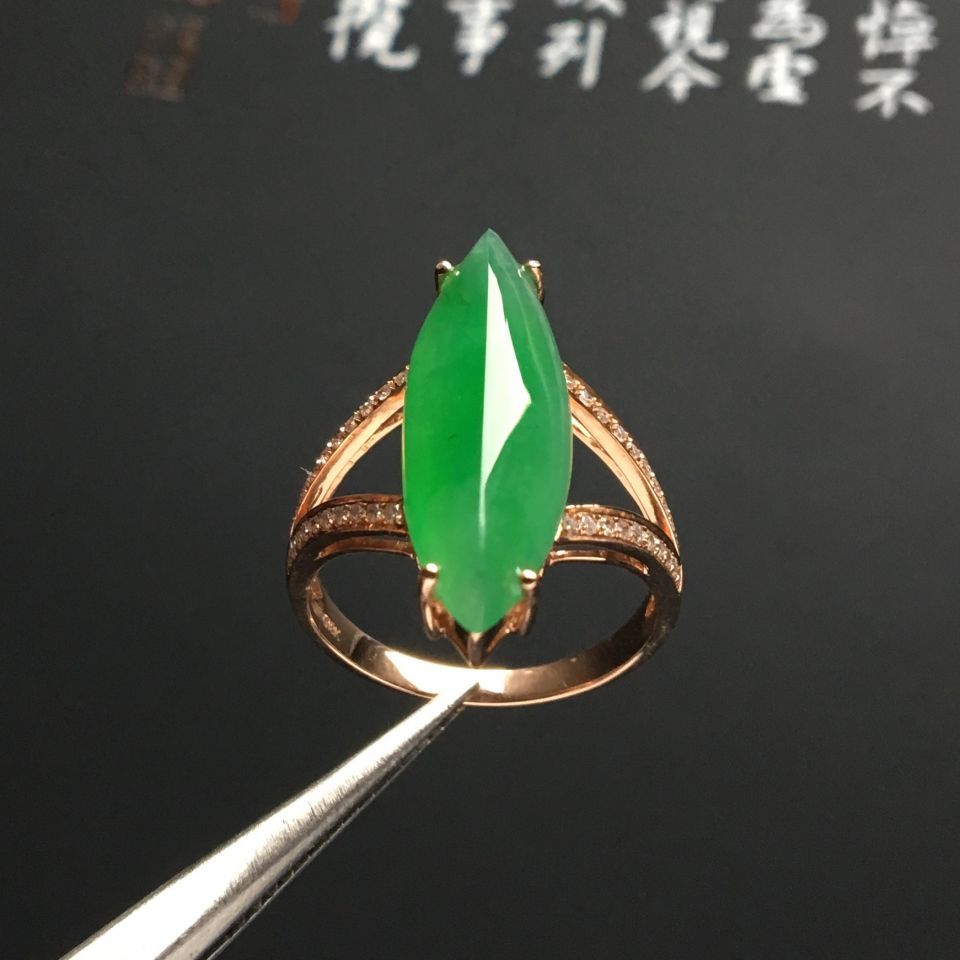 镶玫瑰金钻石冰种绿晴水戒指
