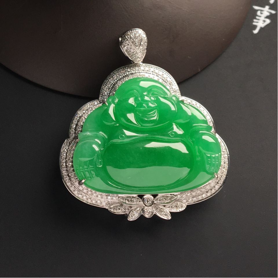 镶白金钻石糯冰种翠色玉佛胸坠
