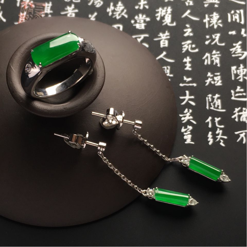 镶白金钻石冰种阳绿戒指/耳坠（一套）