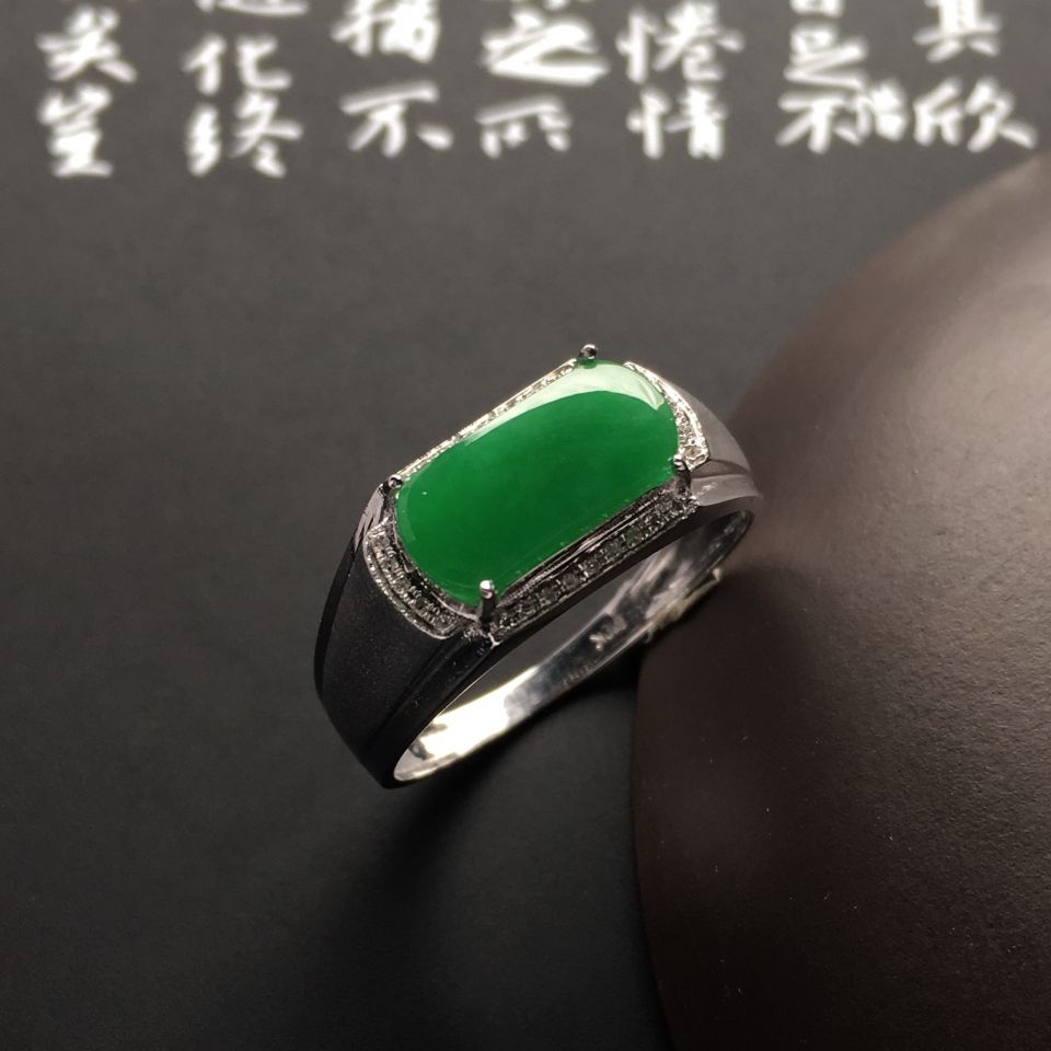 镶白金钻石糯冰种翠色马鞍戒指