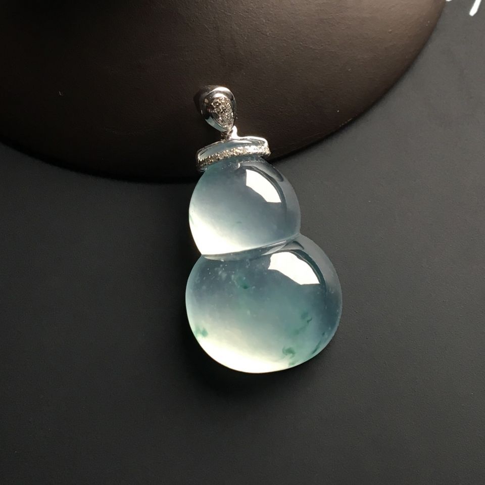 冰种略飘花葫芦挂件