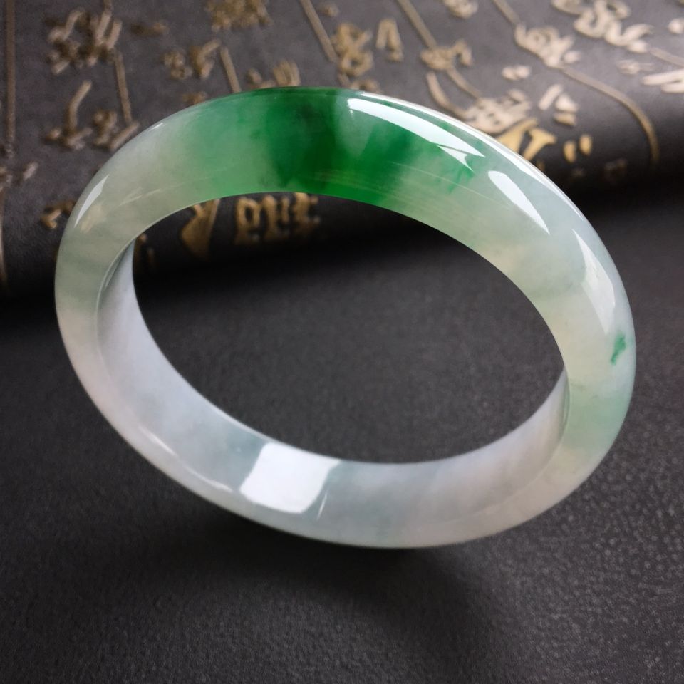 糯冰种飘阳绿手镯(58.2mm)
