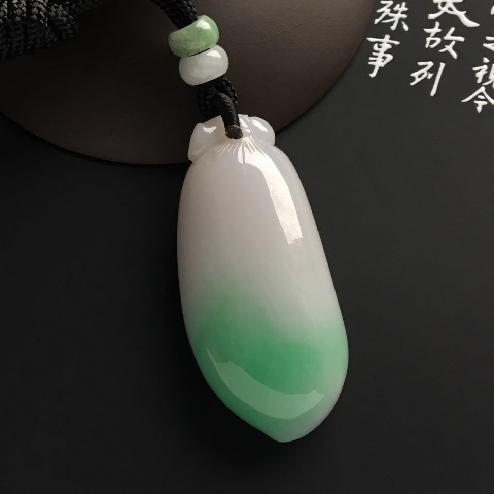 糯冰种豆色福瓜挂件
