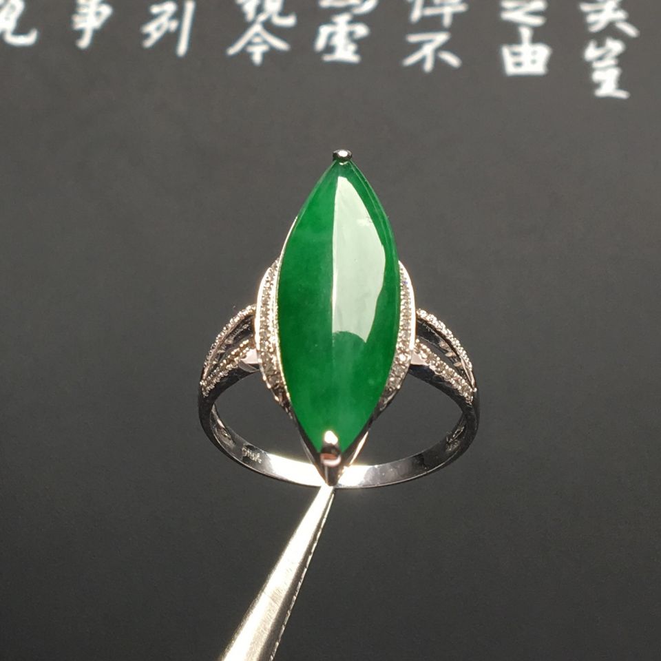 镶白金钻石糯冰种深绿马眼形戒指