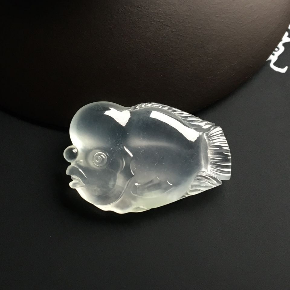 冰玻种淡晴水年年有余胸坠面