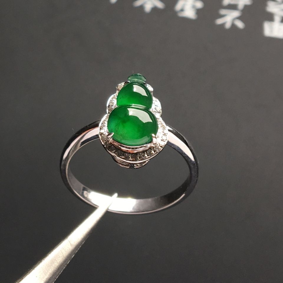 镶白金钻石冰种深绿葫芦戒指