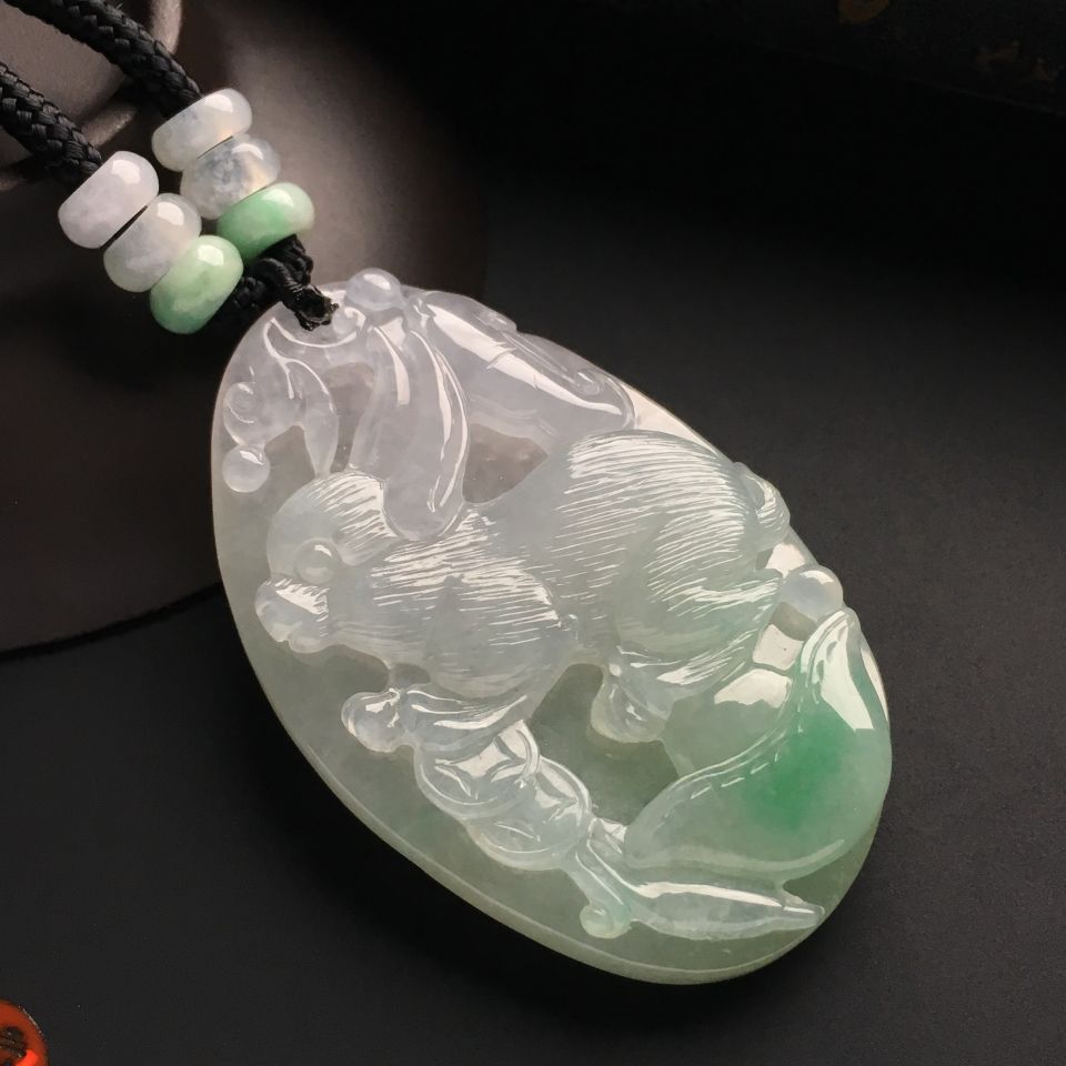 糯冰种淡晴水玉兔挂件