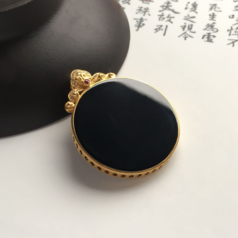 镶黄18k金钻石冰种墨翠平安牌胸坠