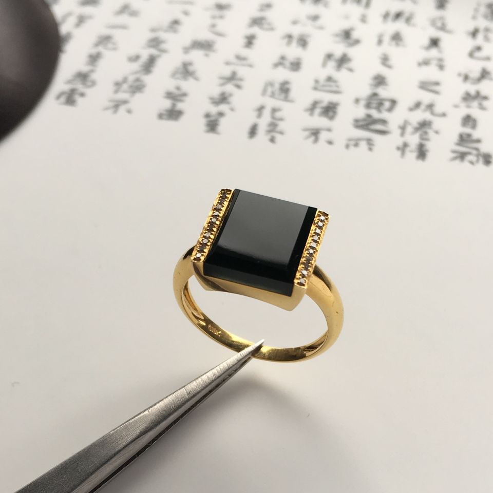 镶黄18k金钻石冰种墨翠方形戒指