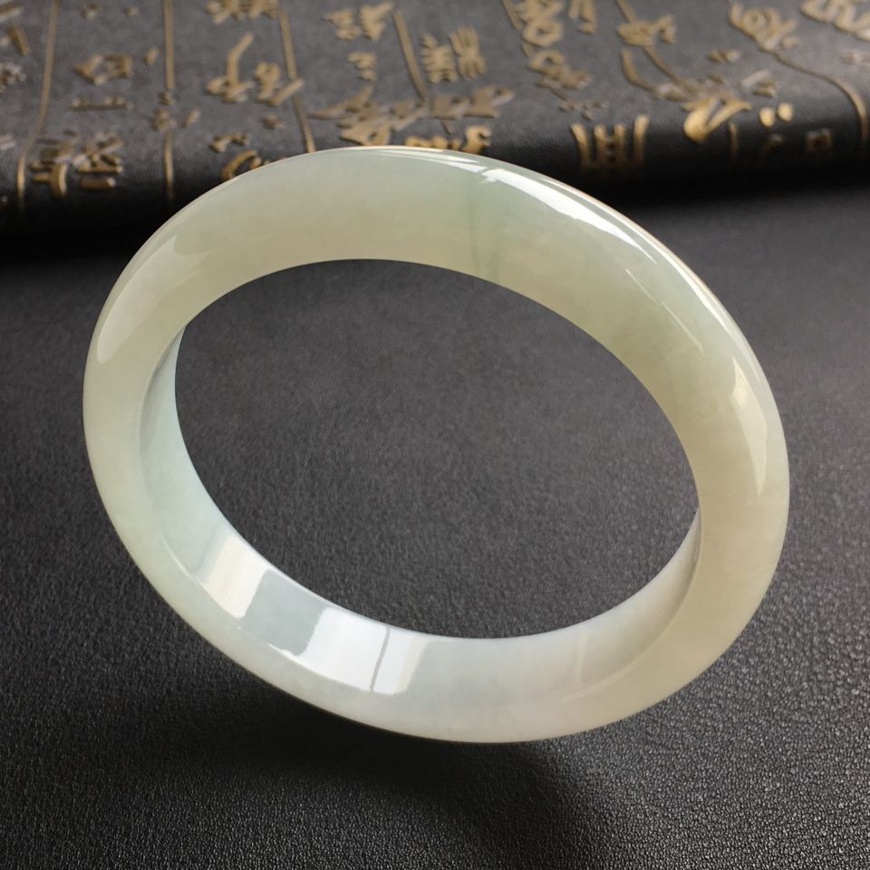糯冰种略飘花手镯(62.1mm)