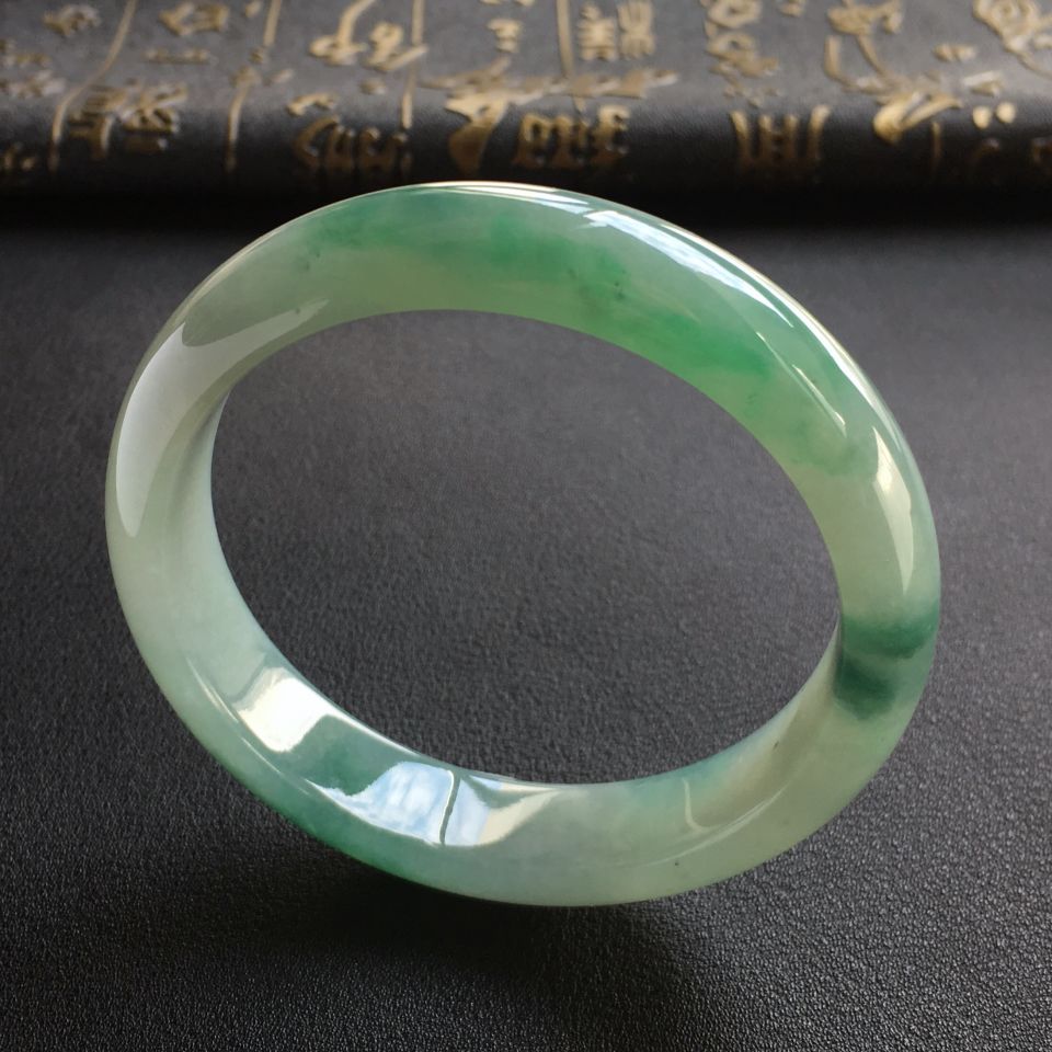 糯冰种飘绿花手镯(58.1mm)
