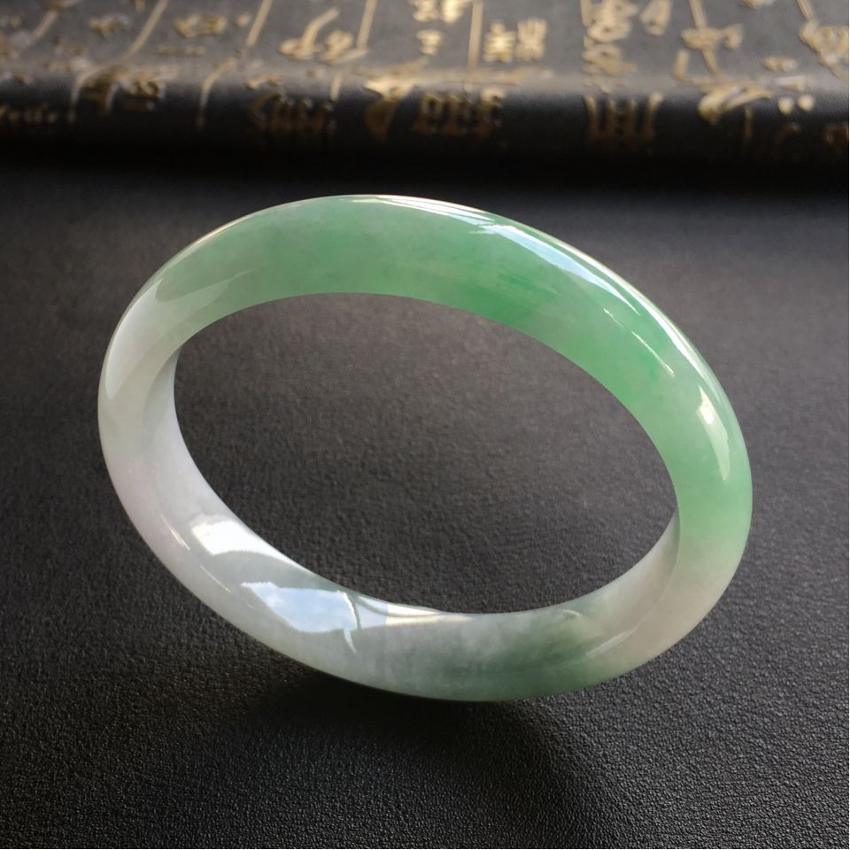 糯冰种飘翠贵妃镯(57mm-50mm)