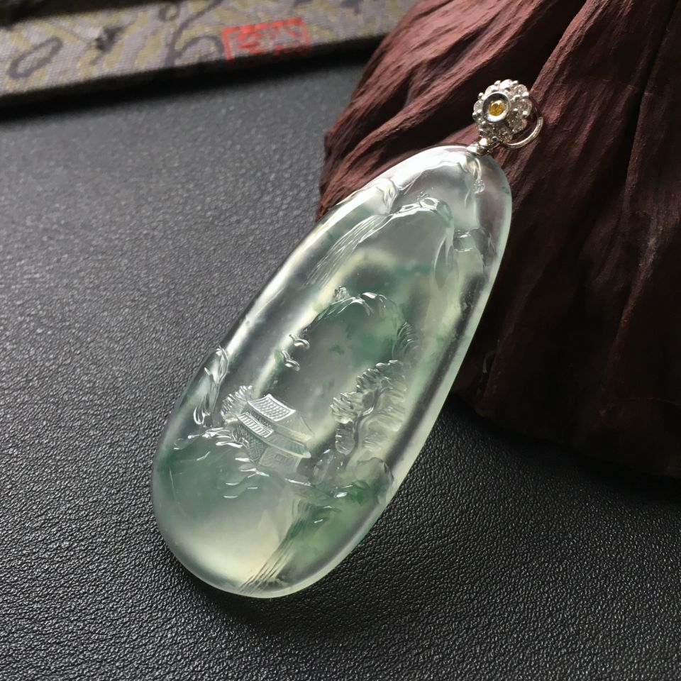 冰种飘花山水牌挂件(金扣)