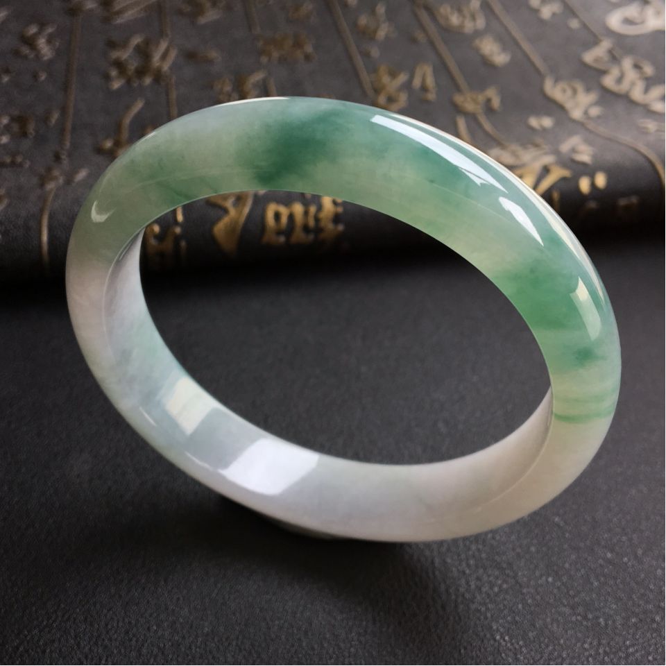 糯冰种飘绿花手镯(58.2mm)