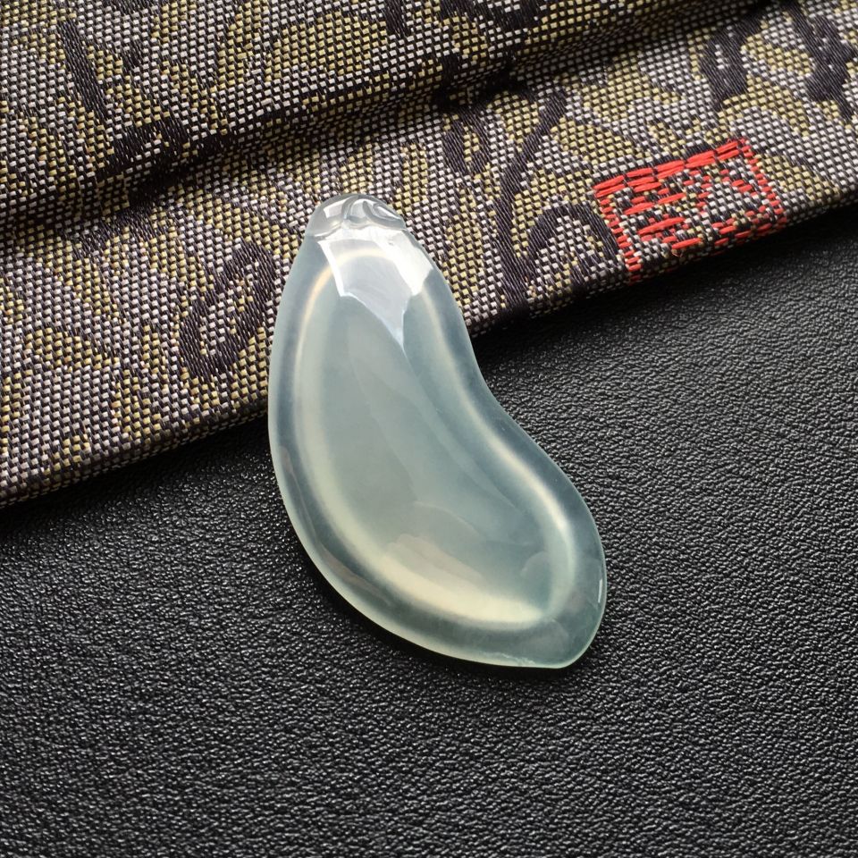 冰种淡晴水福瓜挂件