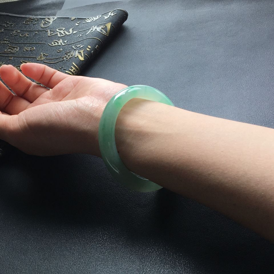 糯冰种晴水飘翠手镯(54.5mm)