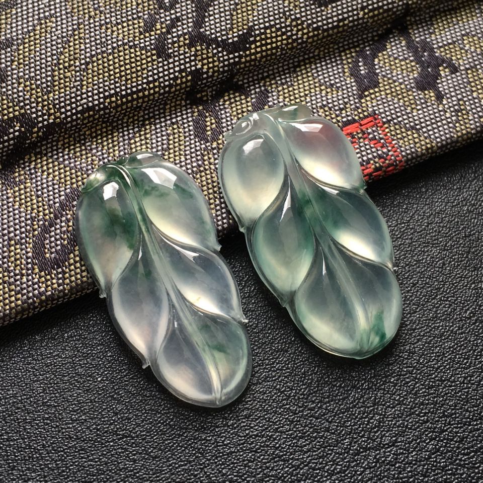 冰种飘花玉叶挂件一对走