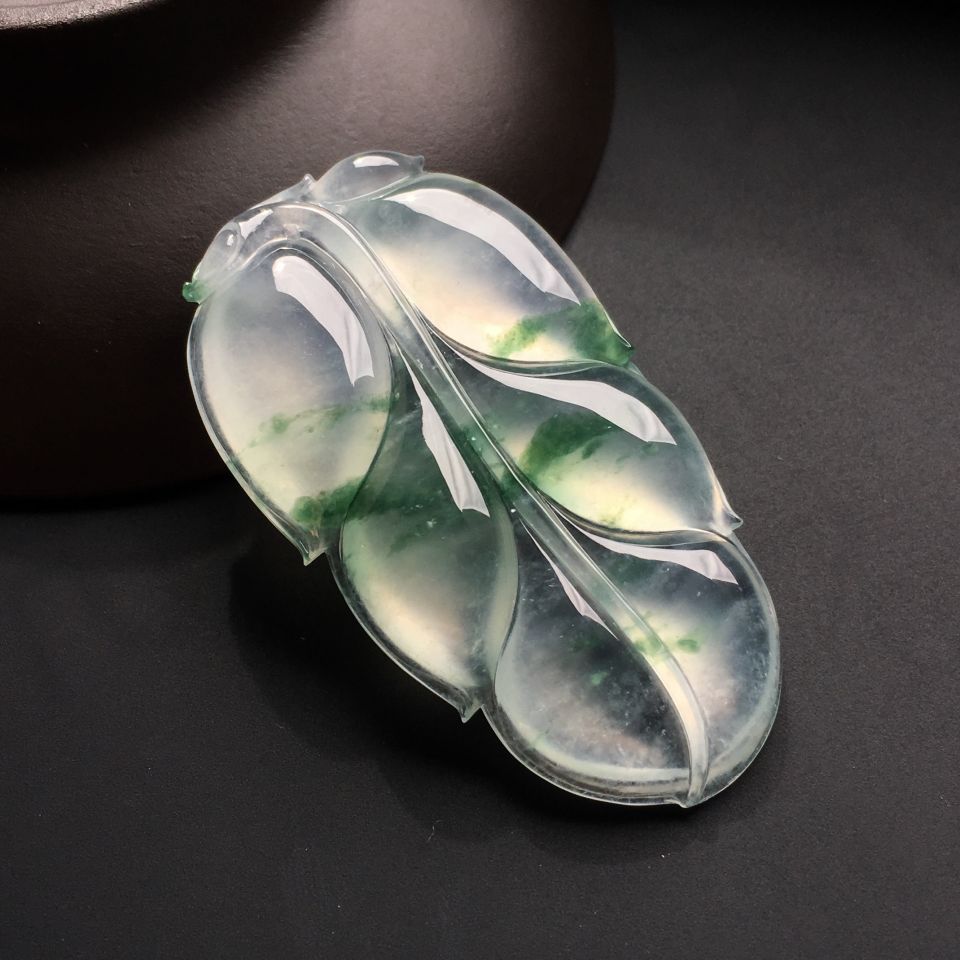 冰种飘花玉叶挂件