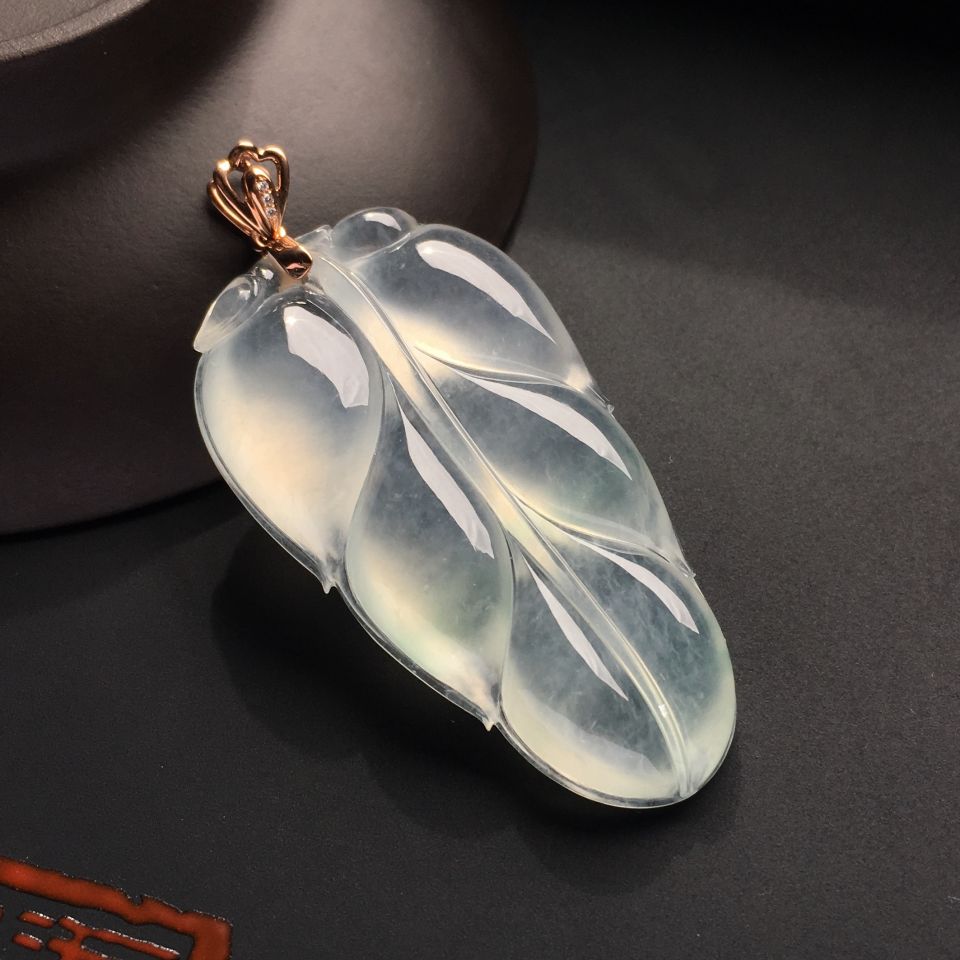 冰种淡晴水玉叶挂件