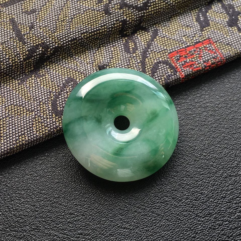 糯冰种飘绿花平安扣挂件