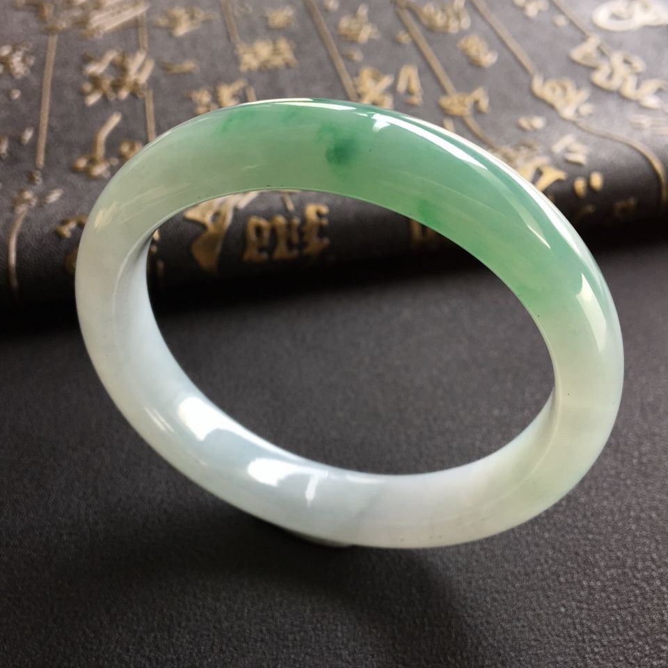 糯冰种飘绿花手镯(55.2mm)
