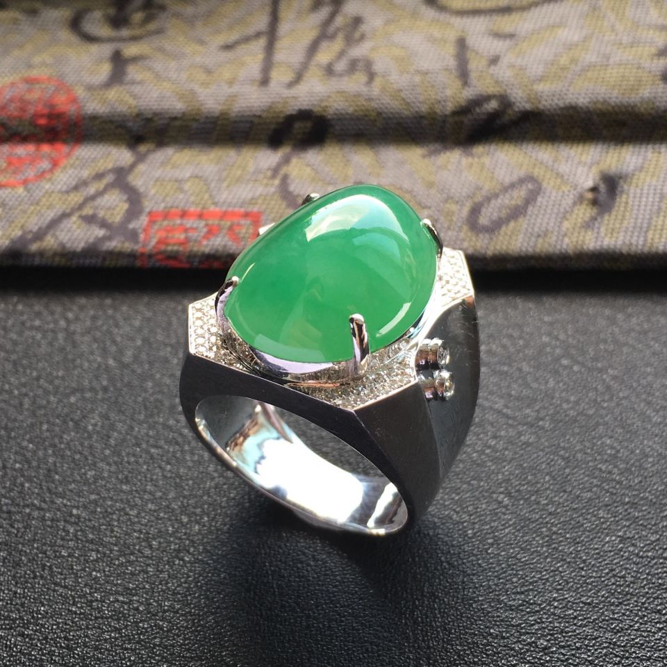 糯冰种翠色镶白金钻石戒指(男戒)